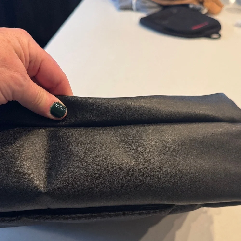 Tumi Black Messenger Bag excellent condition stay organized.